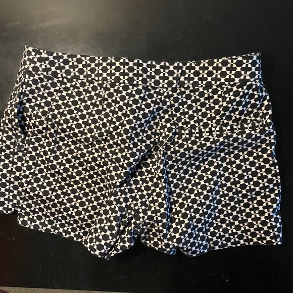 Printed shorts - Picture 2 of 3